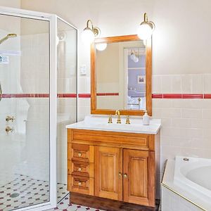 Walling Queen Room Balcony Spa Bath